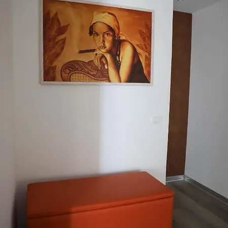 Interno 11 View With Kitchen - 70 Mq * בארי